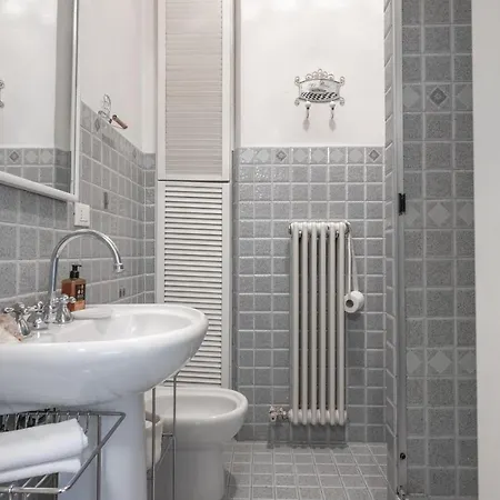 Piazza Delle Erbe Apartment *