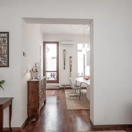 Piazza Delle Erbe Apartment *