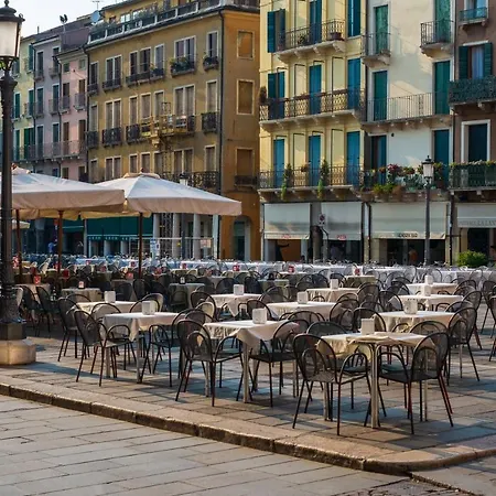 Apartment Piazza Delle Erbe